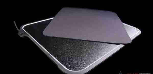 赛睿QcK Prism RGB鼠标垫全国首测：不光高颜值还能换表面