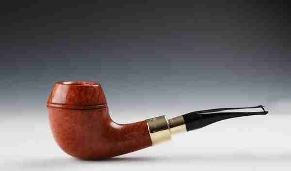 爱尔兰历史上最为悠久的烟斗品牌商之一，皮特森烟斗