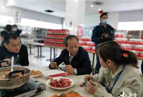 就地过年：一场特殊的社会动员｜在佛过年 别样精彩