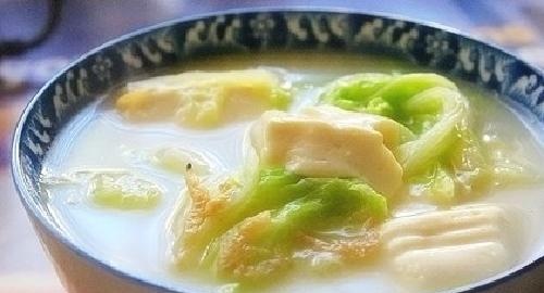 这才是白菜豆腐汤的家常做法，做法简单开胃又解馋，小孩都抢着喝