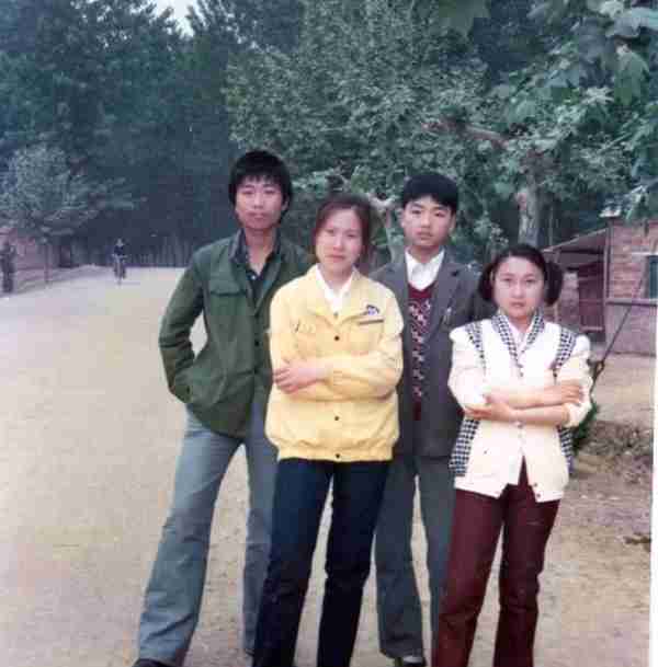 “寒门贵子”刘强东的商海挣扎史，和他背后的3个女人