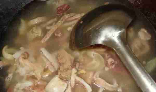 煮羊杂汤，最忌直接加水煮，教你正确做法，肉香没膻味，汤白味鲜