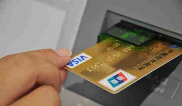 信用卡当储蓄卡用优缺点共存，低额信用卡快速提额的另一种方法
