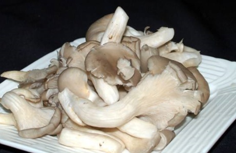 炸蘑菇时，别再焯水了，牢记3个小妙招，蘑菇香酥脆，比肉还好吃