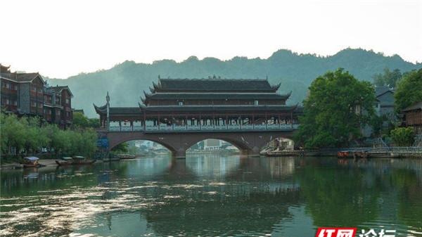 林维平丨秘境寻踪：细数凤凰古城十二桥