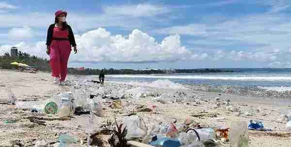 失去游人，这个著名海滩变成垃圾场