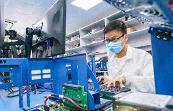 美方专家：中国不要执迷不悟，如果继续研发芯片，将遇到经济危机